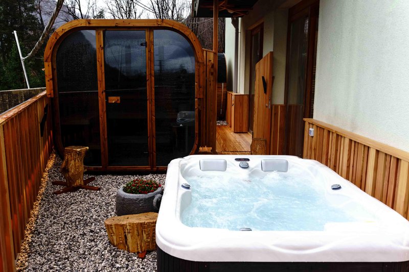 Najlepši zimski oddih s pogledom na Triglav: novo poglavje butičnega Hotela Boka