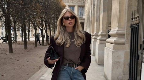 Elegantne kavbojke za zimo 2025/26, ki jih Francozinje nosijo s petkami in škornji