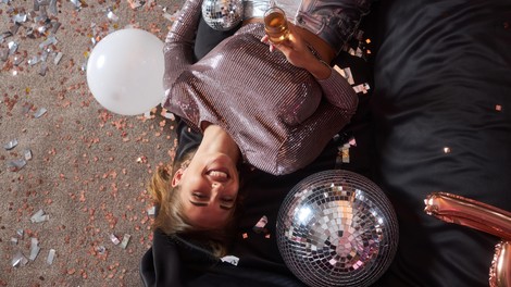 Ti bleščeči čevlji iz H&M so top obutev za prihajajoče praznike!