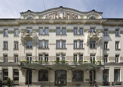 Ljubljanski hotel, v katerem so prespali od britanske kraljice do svetovnih ikon — imamo seznam! (FOTO)