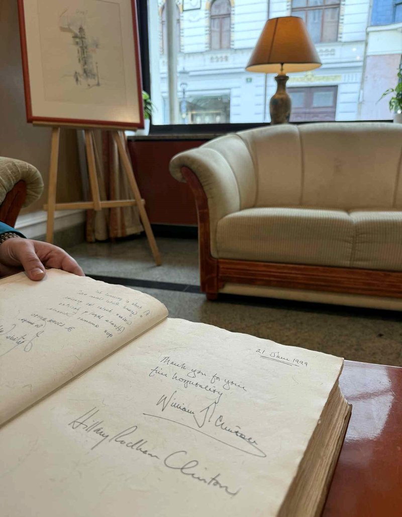 Grand Union Hotel Eurostars Hillary Clinton knjiga podpis