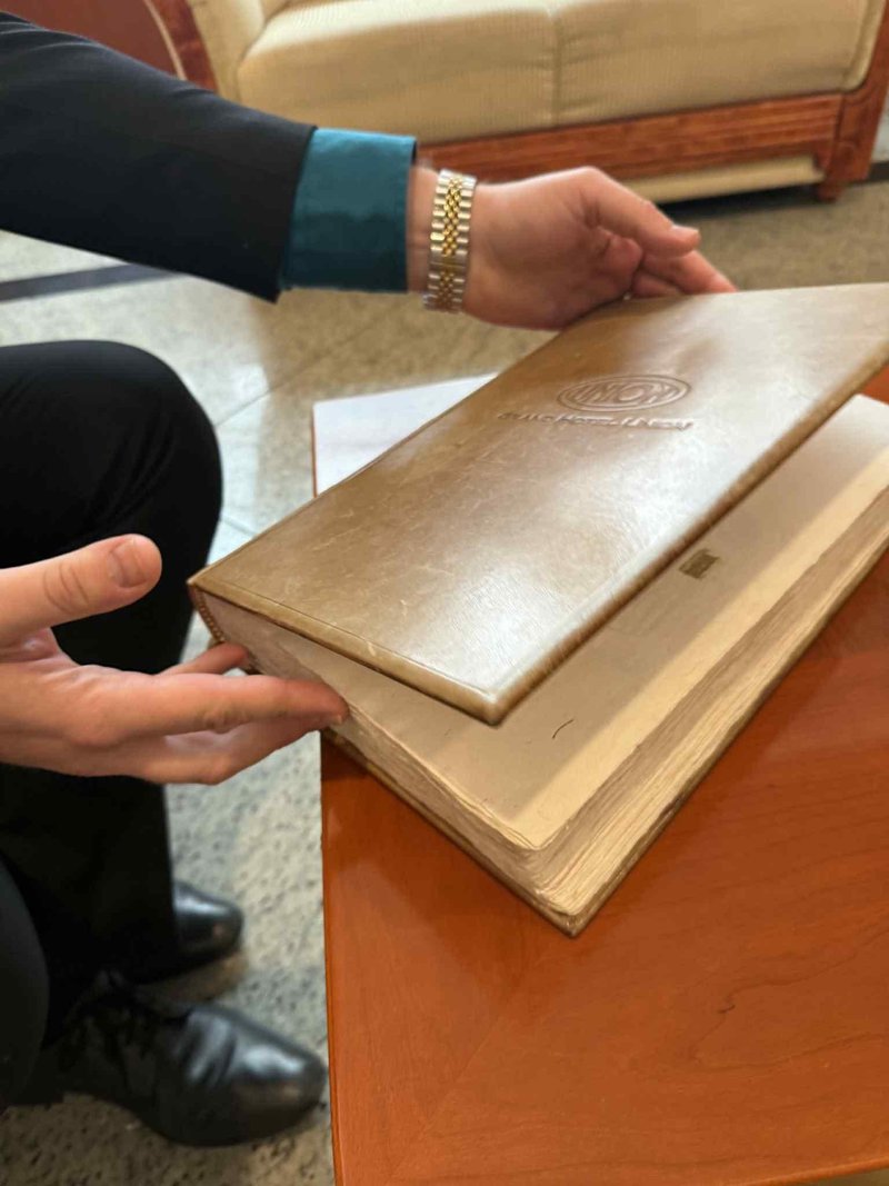 Grand Union Hotel Eurostar kniga podpisi Domen Pavlic