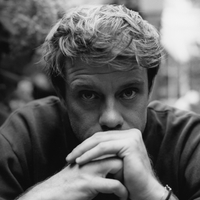 Jonathan Anderson že tretje leto zapored prejel nagrado Fashion Awards za oblikovalca leta