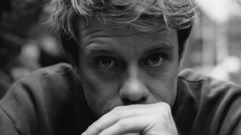 Jonathan Anderson že tretje leto zapored prejel nagrado Fashion Awards za oblikovalca leta