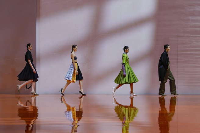 Prada zaključila prevzem modne hiše Versace