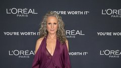 Andie MacDowell, sivi lasje, pričeska, obleka