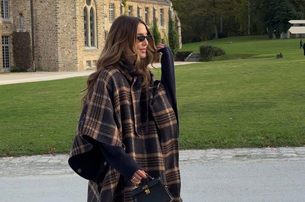 Ne plaščev in puhovk, Francozinje to zimo izbirajo en retro kos (foto: instagram/@wendyswan)