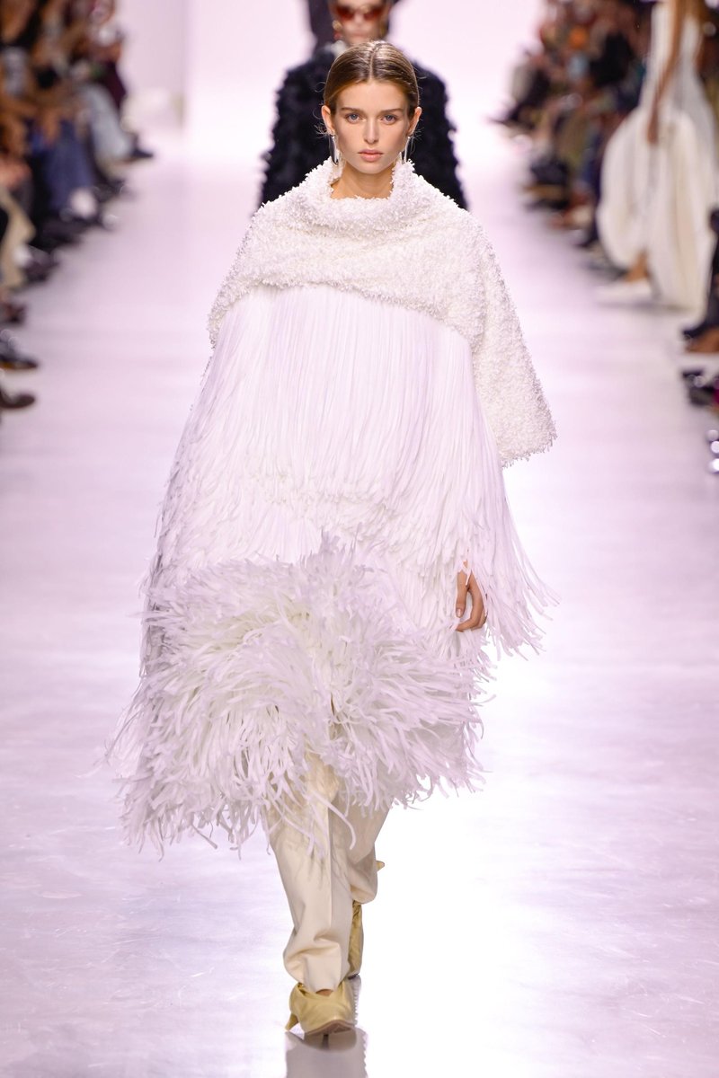 Pantone razglasil barvo leta 2026: Zakaj je Cloud Dancer barva prihodnosti?