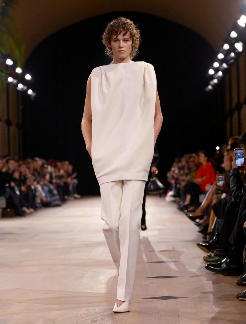 Pantone razglasil barvo leta 2026: Zakaj je Cloud Dancer barva prihodnosti?