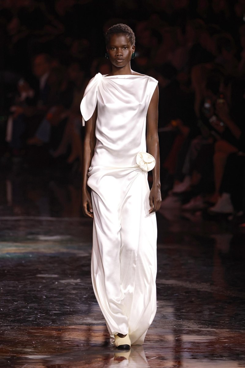 Pantone razglasil barvo leta 2026: Zakaj je Cloud Dancer barva prihodnosti?