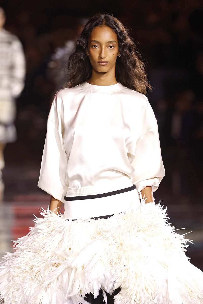 Pantone razglasil barvo leta 2026: Zakaj je Cloud Dancer barva prihodnosti?