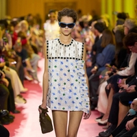 Modni trg pod drobnogledom: Versace zabeležil velik upad priljubljenosti, Miu Miu še vedno na vzponu