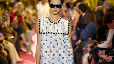 Modni trg pod drobnogledom: Versace zabeležil velik upad priljubljenosti, Miu Miu še vedno na vzponu
