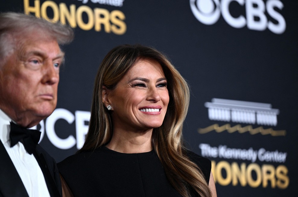 Nihče ni mogel odvrniti pogleda od Melanie: zablestela je v popolni črni obleki (foto: Profimedia)