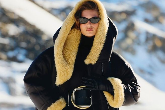 Smučarski izleti so popoln izgovor za modne outfite — in to je, vse, kar morate spakirati