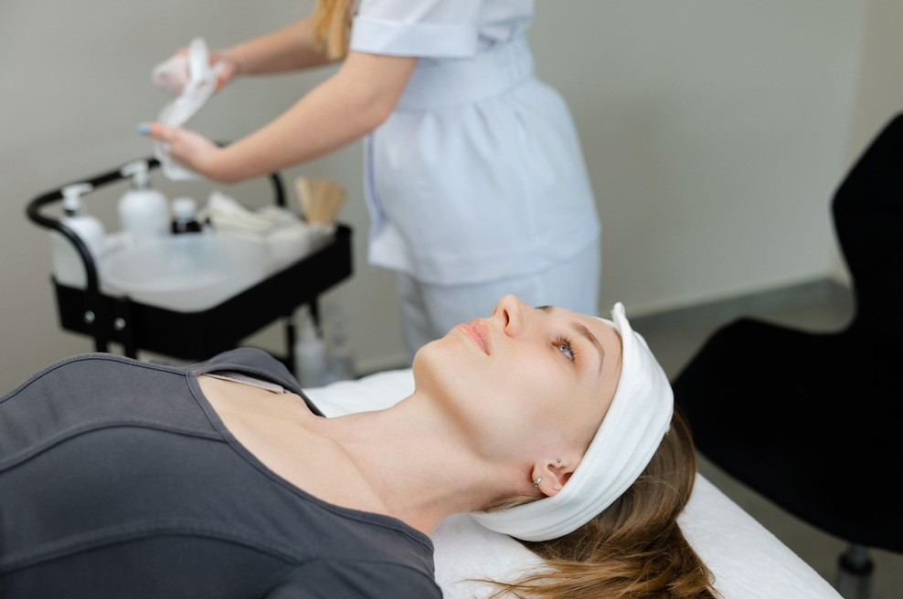 Pazite, kam na estetske posege: v slovenskem salonu nezakonito opravljali storitve, ki lahko resno ogrožajo zdravje (foto: Profimedia)