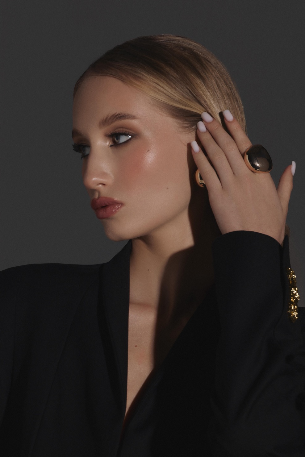 Eva Pogranychna: Navdih za bleščeč vstop v novo leto