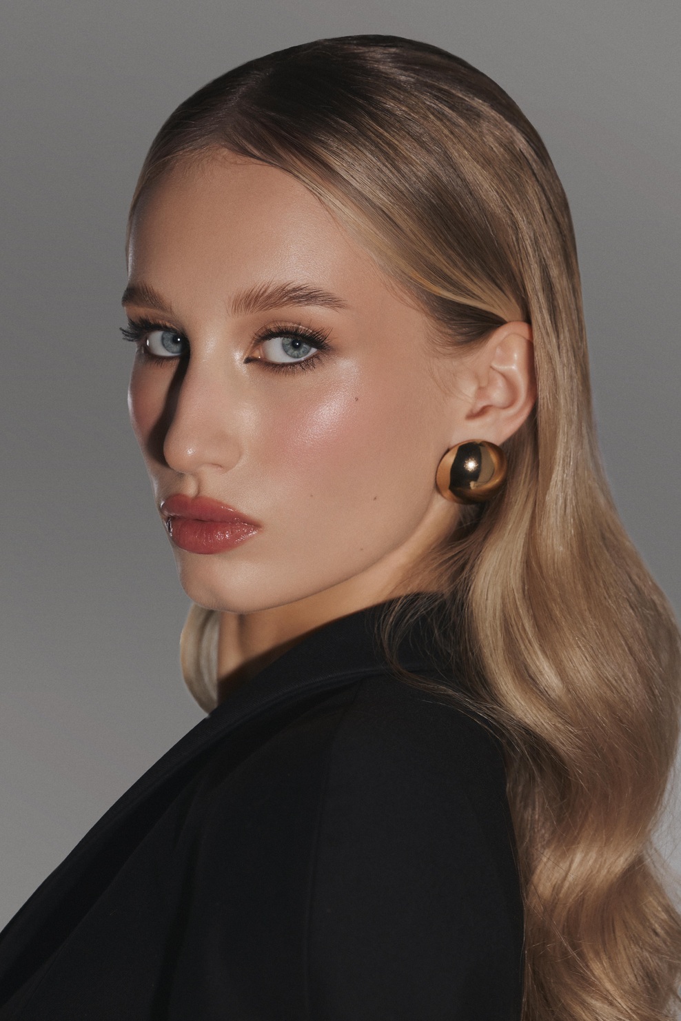 Eva Pogranychna: Navdih za bleščeč vstop v novo leto