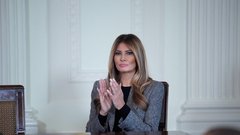 Melania Trump barva nohtov manikira manikura