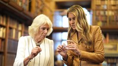 Melania Trump barva nohtov manikira manikura