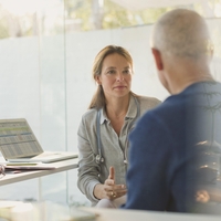 Gastroenterologi prosijo ljudi, starejše od 50 let, naj začnejo izvajati eno navado