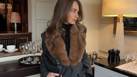 Najprej Prada, zdaj Zara: mikrotrend, ki ga bodo v 2026 nosila 'it' dekleta