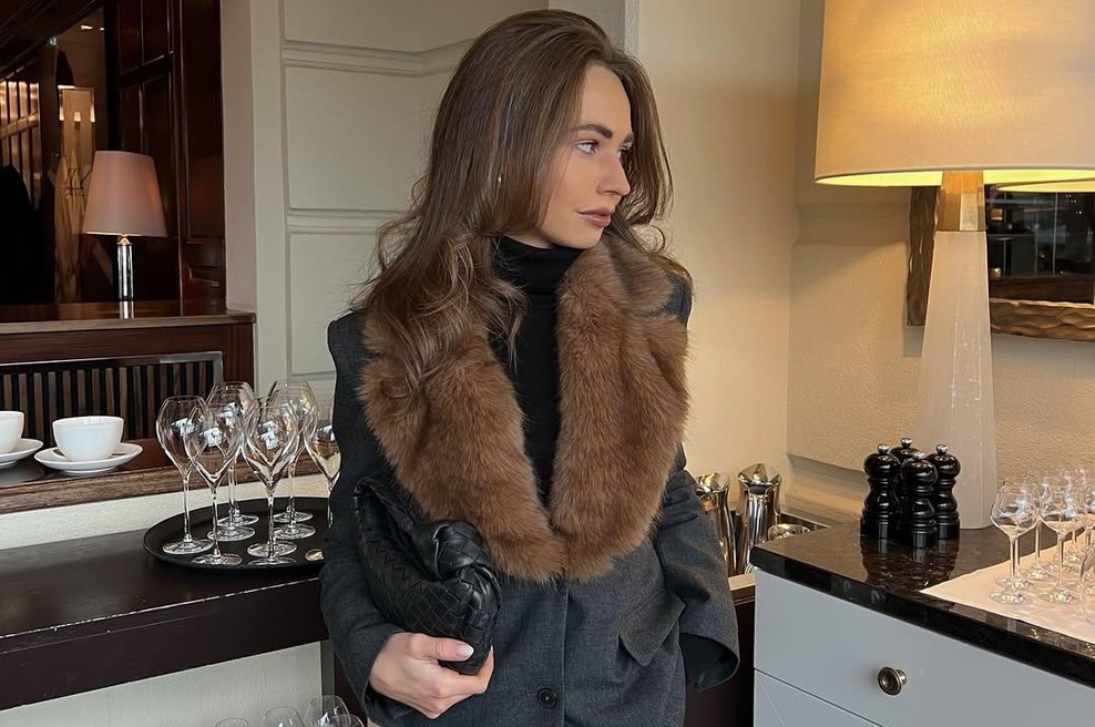 Najprej Prada, zdaj Zara: mikrotrend, ki ga bodo v 2026 nosila 'it' dekleta (foto: instagram/@alvasperle)