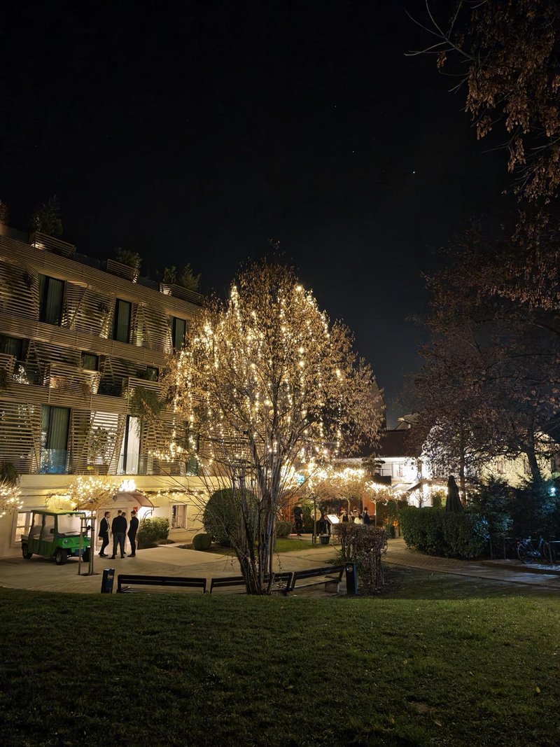 Začetek leta 2026 bo tehnološko zaznamoval tudi težko pričakovani prihod telefona HONOR Magic8 Pro