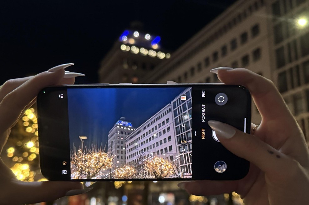 Začetek leta 2026 bo tehnološko zaznamoval tudi težko pričakovani prihod telefona HONOR Magic8 Pro (foto: Stella Resnik)