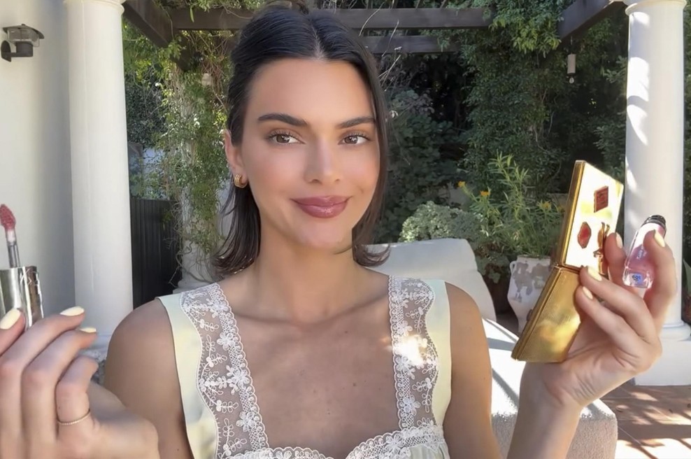 Še vedno iščete darilo za prijateljico? To so top izbire, ki jih bo vesela vsaka lepotna navdušenka! (foto: Profimedia)