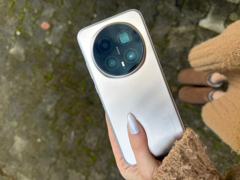 Začetek leta 2026 bo tehnološko zaznamoval tudi težko pričakovani prihod telefona HONOR Magic8 Pro