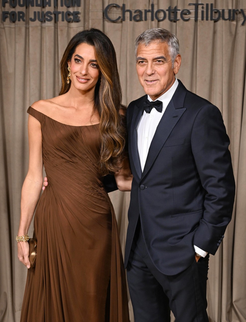 »To obdobje Georgeovega življenja me dela neizmerno srečno,« priznava Robertsova. Po njenih besedah je Amal vse, kar si človek lahko …