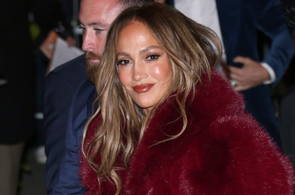 Jennifer Lopez osupnila v drzni obleki, ki je zasenčila vse (foto: Profimedia)