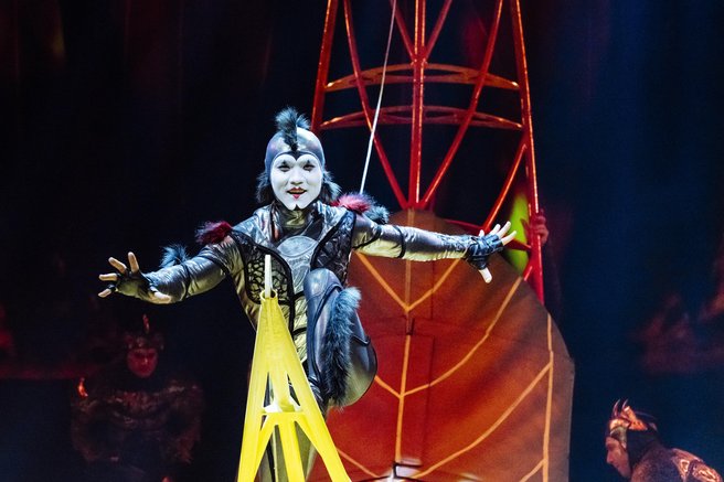 Cirque du Soleil razkriva izjemno oblikovanje kostumov v spektaklu OVO – poklon pisanemu svetu žuželk