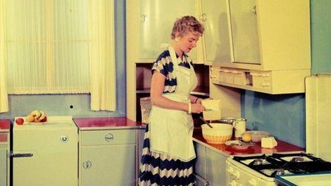 Po internetu zaokrožil video, ki preseneča mnoge: poglejte, kako je bila videti kuhinja leta 1949