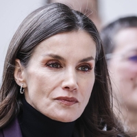 Čevlji, ki razdvajajo ženske: kraljica Letizia prisega na ta kos obutve