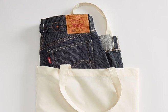 Levi’s v prodajo vrača legendarne kavbojke, stare skoraj 90 let