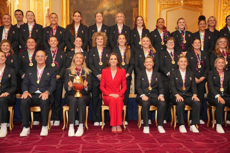 Kate Middleton princesa Catherine rdeči salonarji