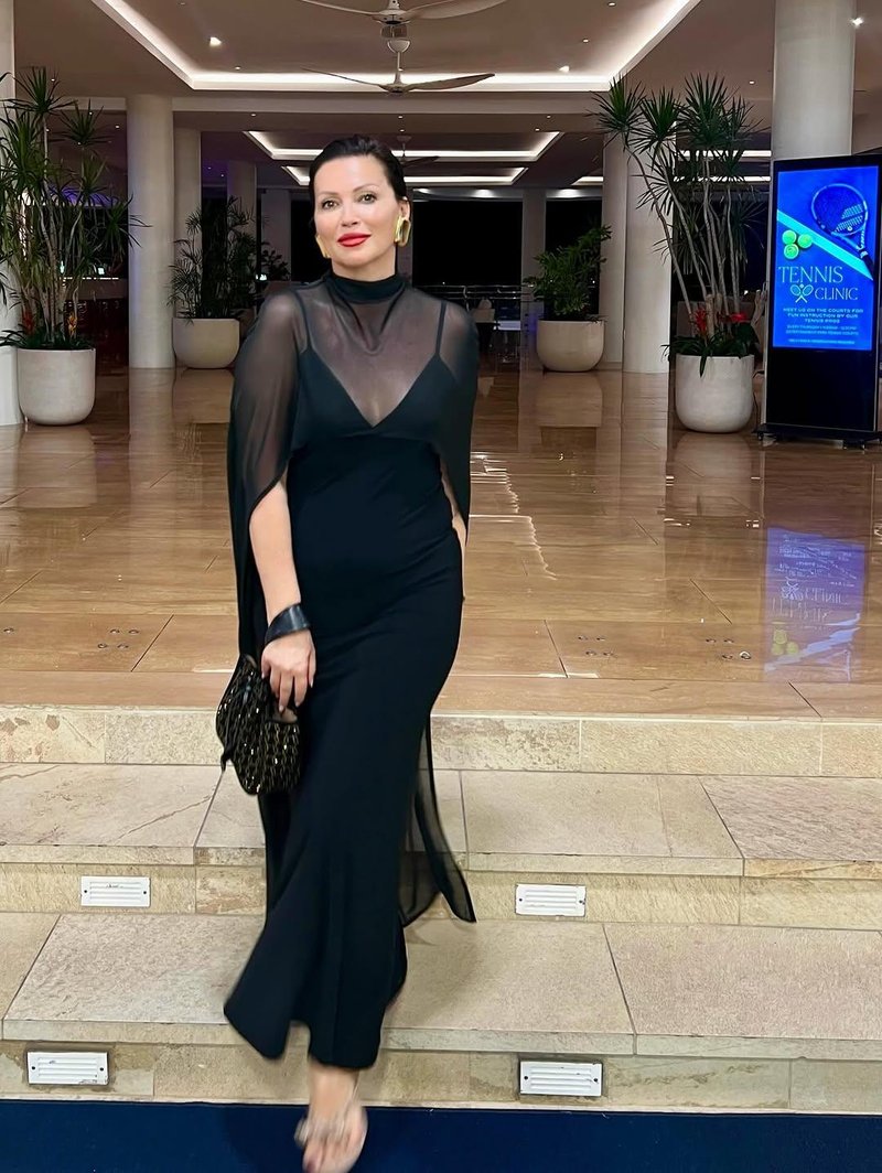 Nina Badrić črna obleka