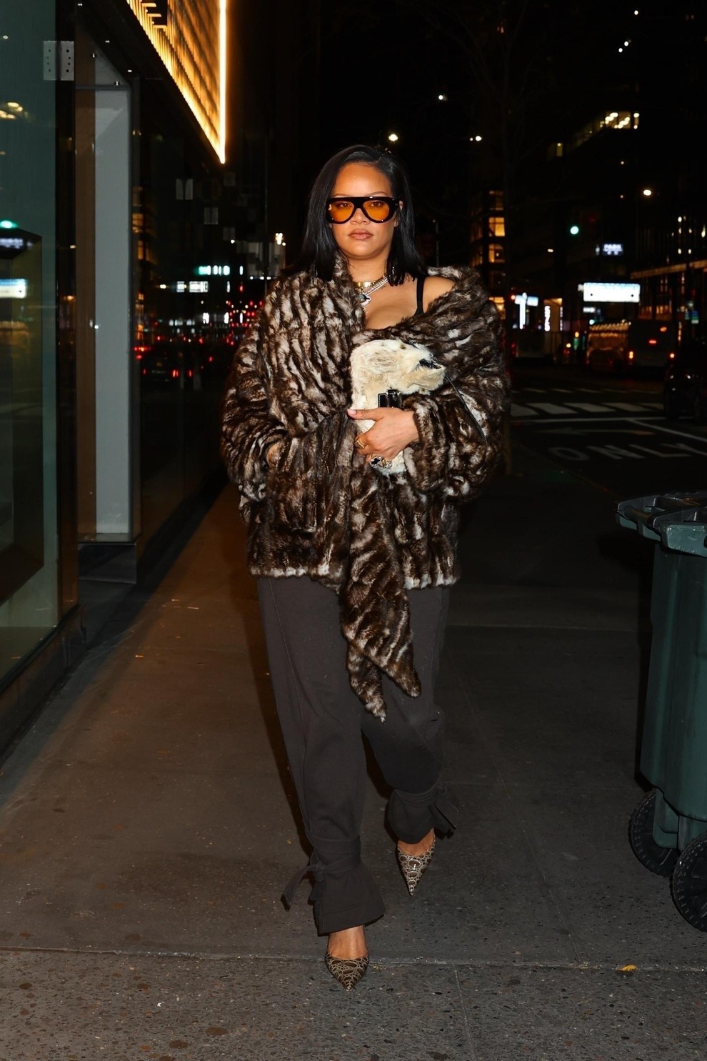 Ključni kos, s katerim Rihanna to zimo povzdigne vsak svoj videz