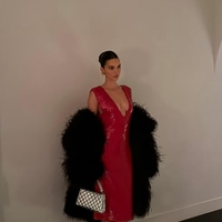 Modni navdih za valentinovo: 11 ultra šik stajlingov, ki izžarevajo ženstveno zapeljivost