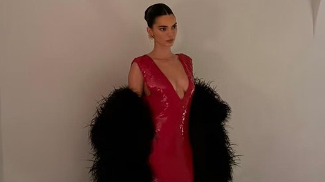 Modni navdih za valentinovo: 11 ultra šik stajlingov, ki izžarevajo ženstveno zapeljivost