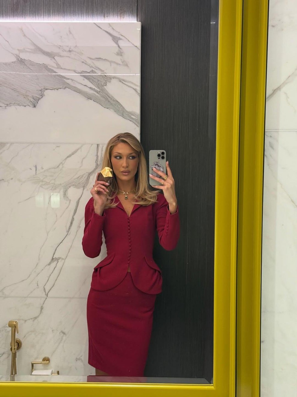 Modni navdih za valentinovo: 11 ultra šik stajlingov, ki izžarevajo ženstveno zapeljivost