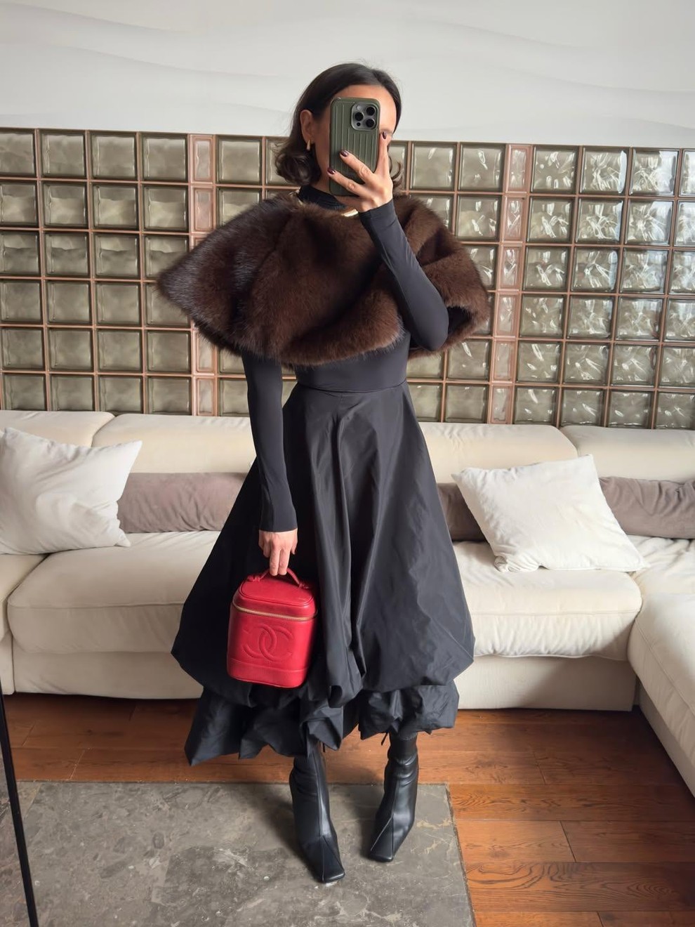 Modni navdih za valentinovo: 11 ultra šik stajlingov, ki izžarevajo ženstveno zapeljivost