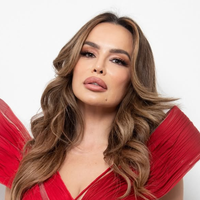 Vsi govorijo o Severinini pregrešno dragi torbici, a poglejte si šele njeno obleko! (zadetek v polno)