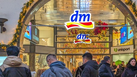 Kupci vseh generacij navdušeni nad novo storitvijo, ki jo ponuja DM