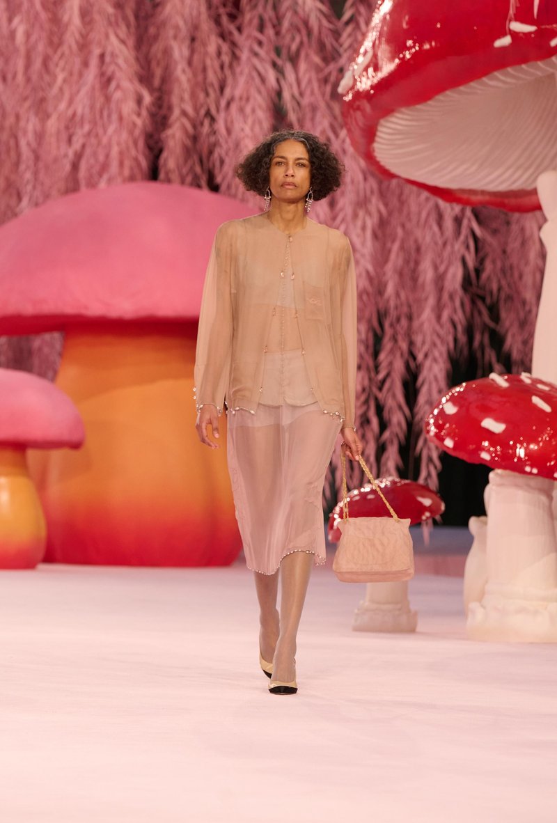 Matthieu Blazy s prvo Haute Couture kolekcijo za Chanel odpira novo poglavje Hiše