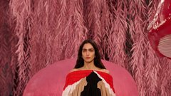 Matthieu Blazy s prvo Haute Couture kolekcijo za Chanel odpira novo poglavje Hiše