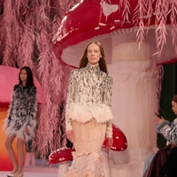 Matthieu Blazy s prvo Haute Couture kolekcijo za Chanel odpira novo poglavje Hiše