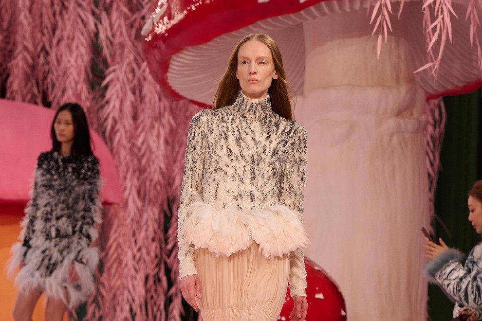 Matthieu Blazy s prvo Haute Couture kolekcijo za Chanel odpira novo poglavje Hiše